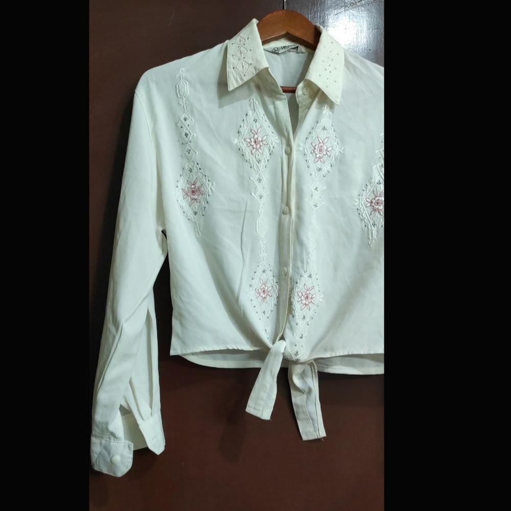 Crop Knot Shirt - Picture 7 of 9
